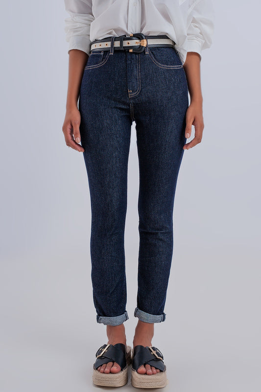 Jean bleu foncé avec taille haute et coutures contrastées