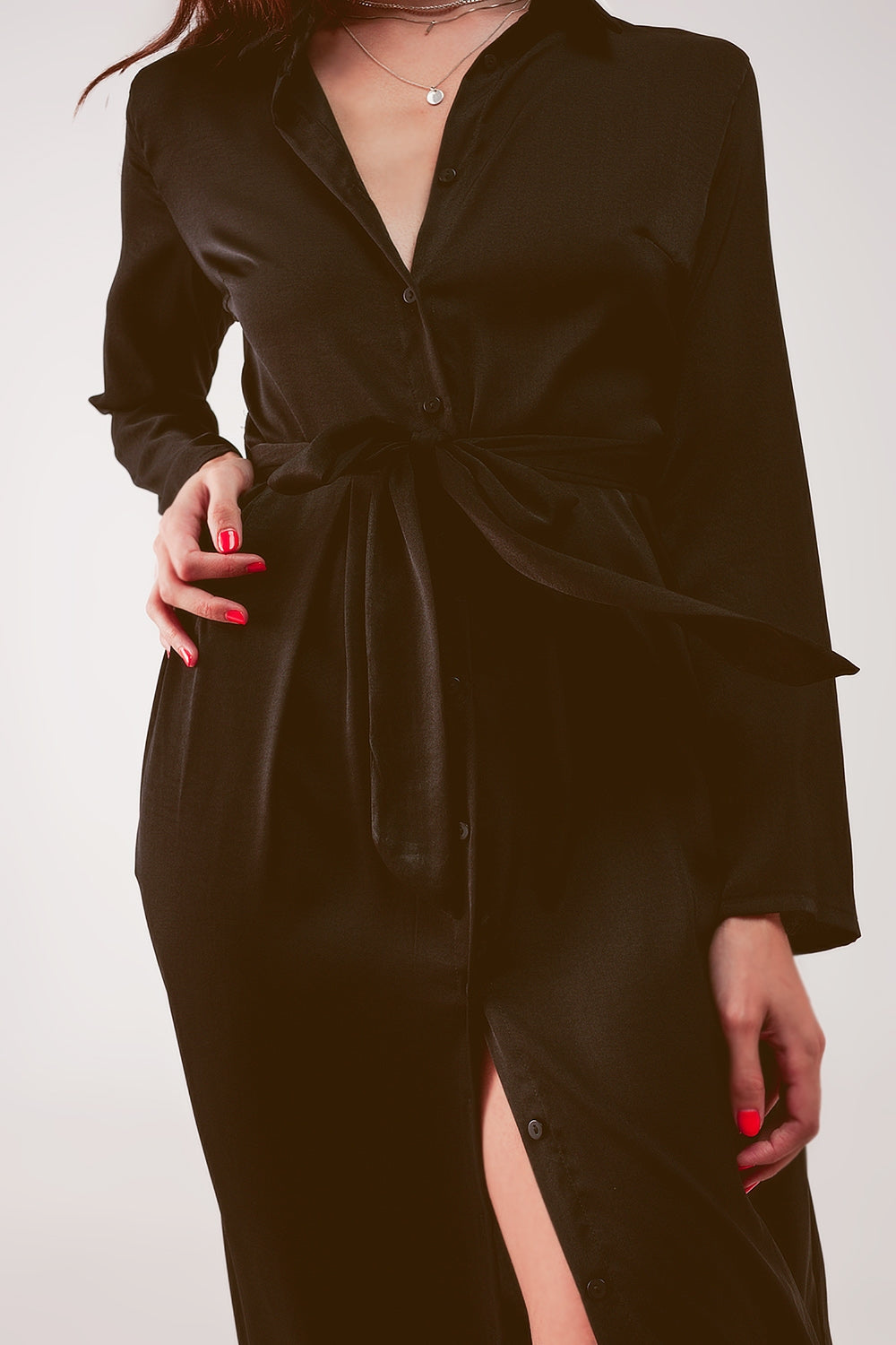 Robe chemise longue ample à décolleté noire