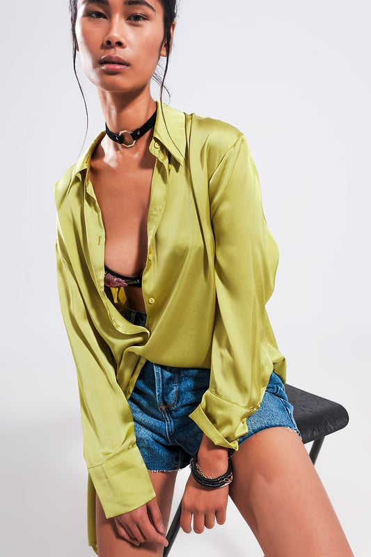 Chemise manches longues boutonnée devant en satin verte