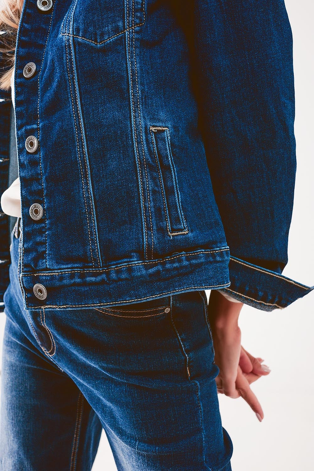Veste en jean brodée au dos Bleu foncé