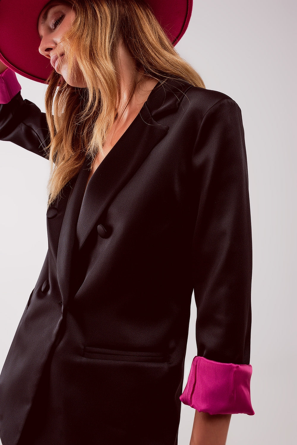 Blazer à double boutonnage en tissu satiné noir
