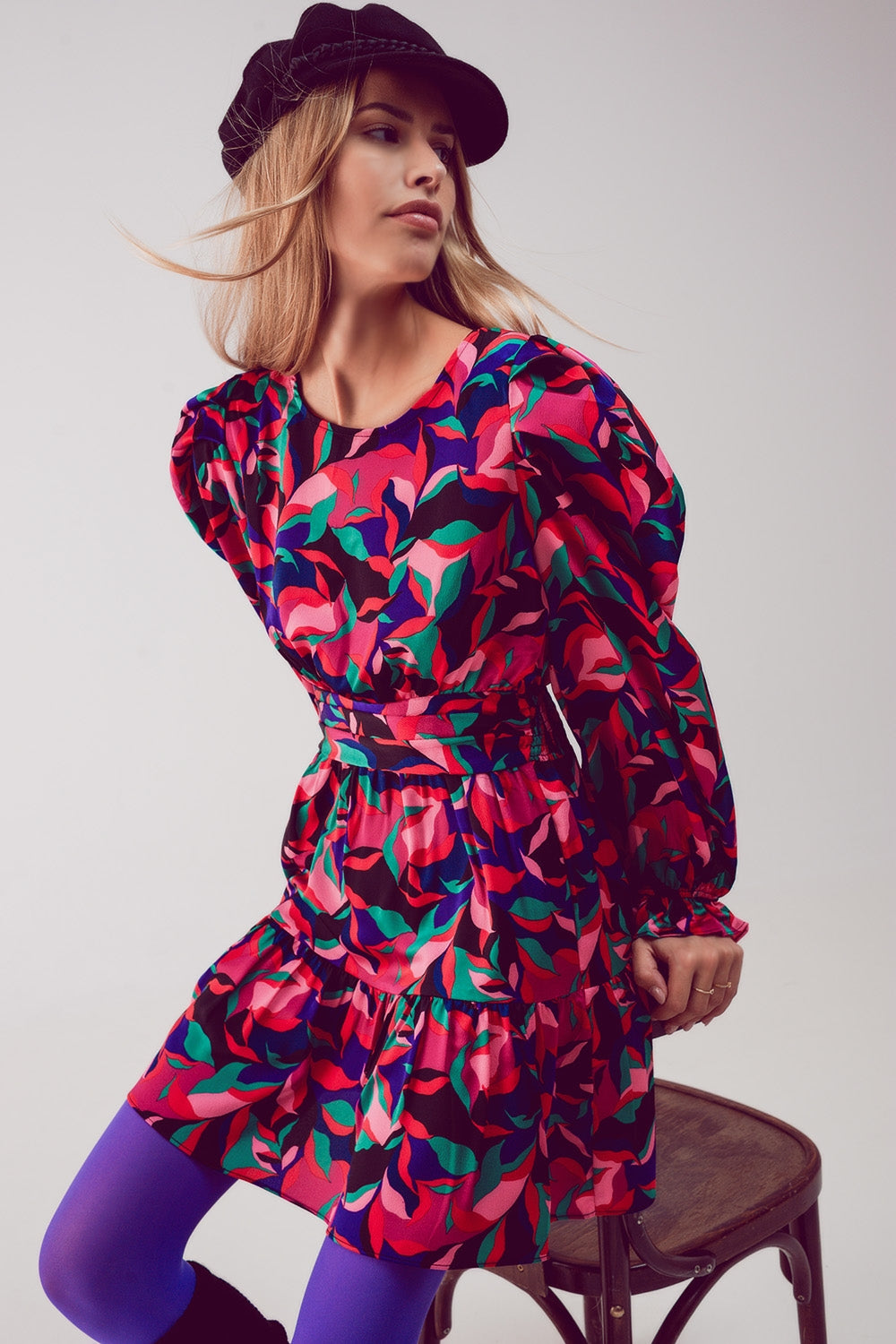 Mini robe noire à manches bouffantes