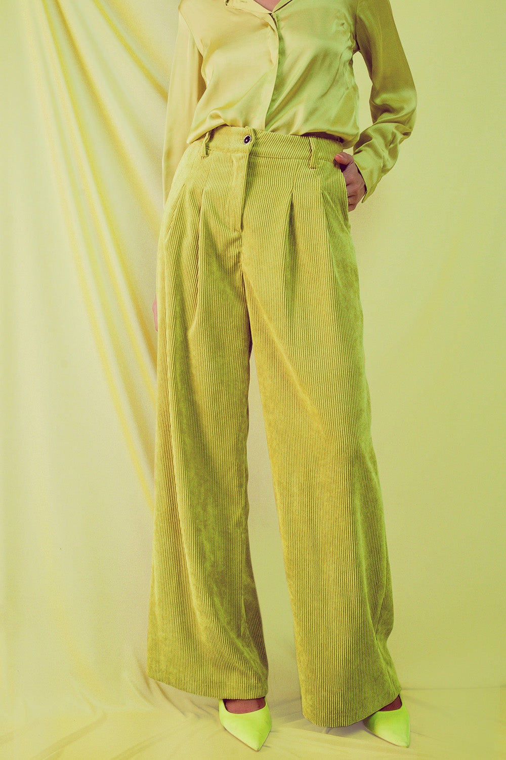 Pantalon droit à taille haute en velours côtelé lime