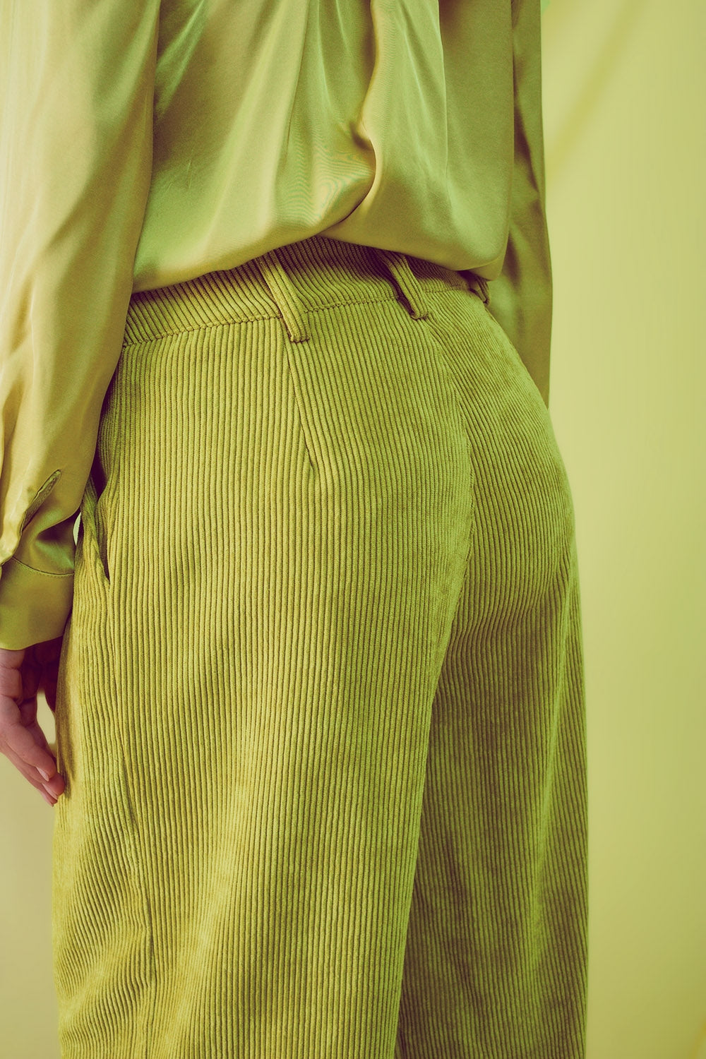 Pantalon droit à taille haute en velours côtelé lime