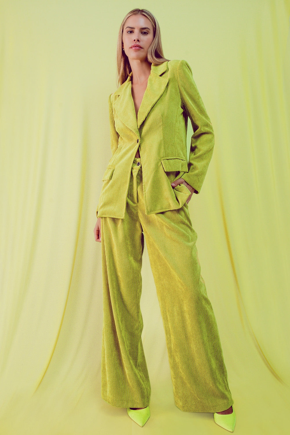 Pantalon droit à taille haute en velours côtelé lime