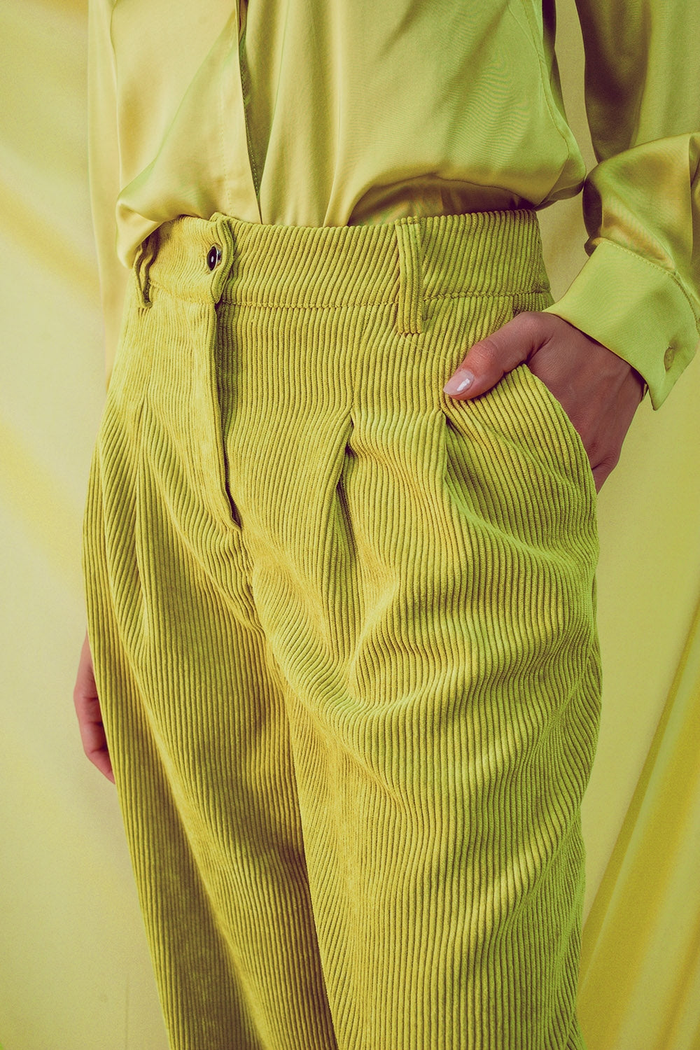 Pantalon droit à taille haute en velours côtelé lime