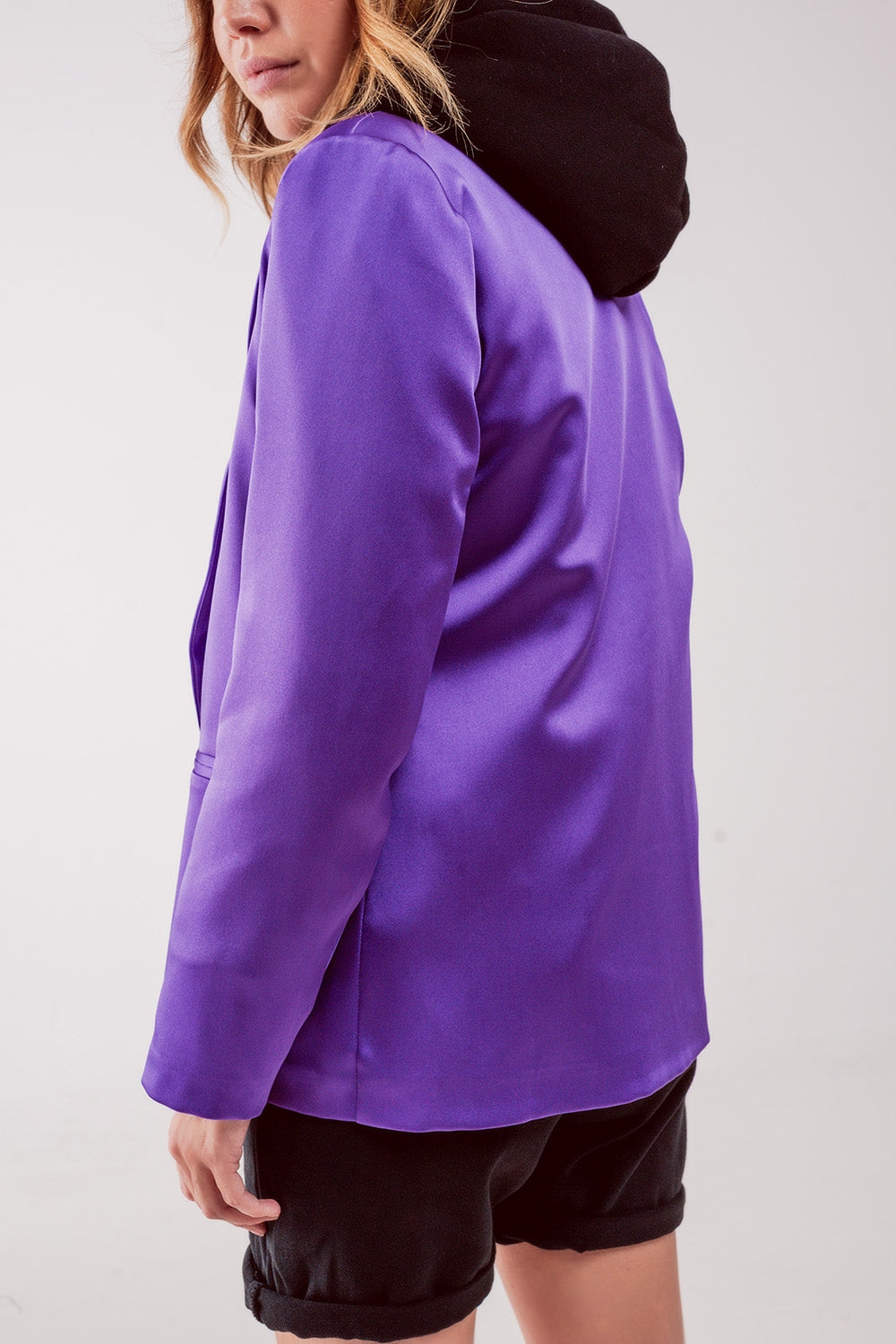 Blazer à double boutonnage en tissu satiné violet