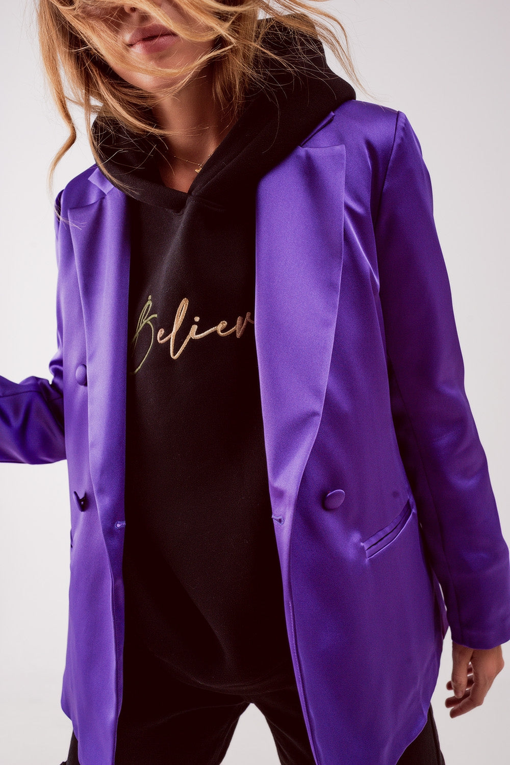 Blazer à double boutonnage en tissu satiné violet