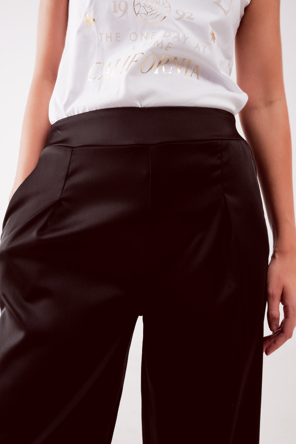 Pantalon large à pinces en satin Noir