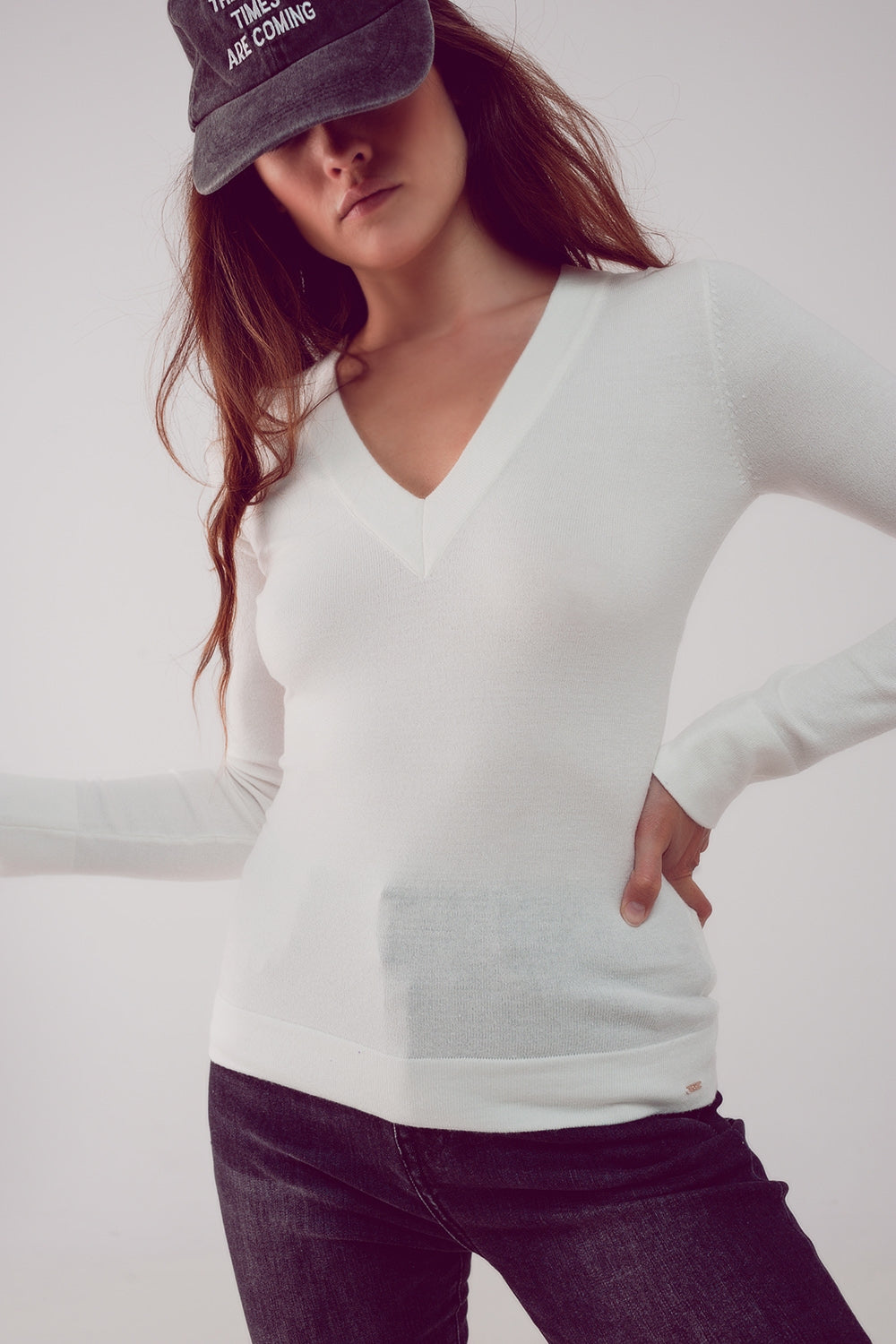 Pull en maille fine col V crème