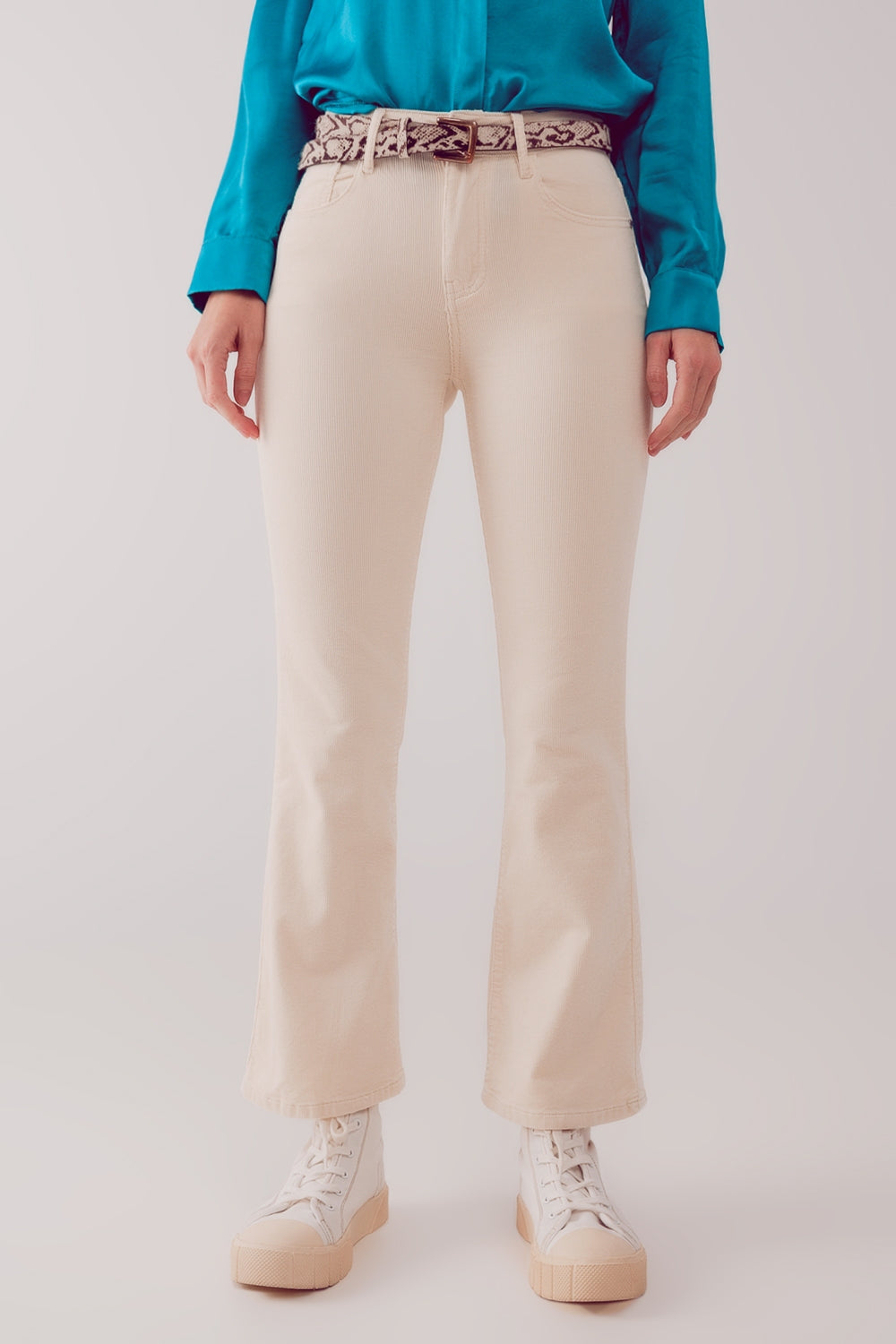 Pantalon évasé en velours côtelé crème