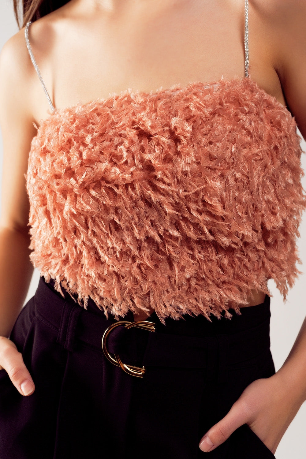 Caraco court en plumes synthétiques rose