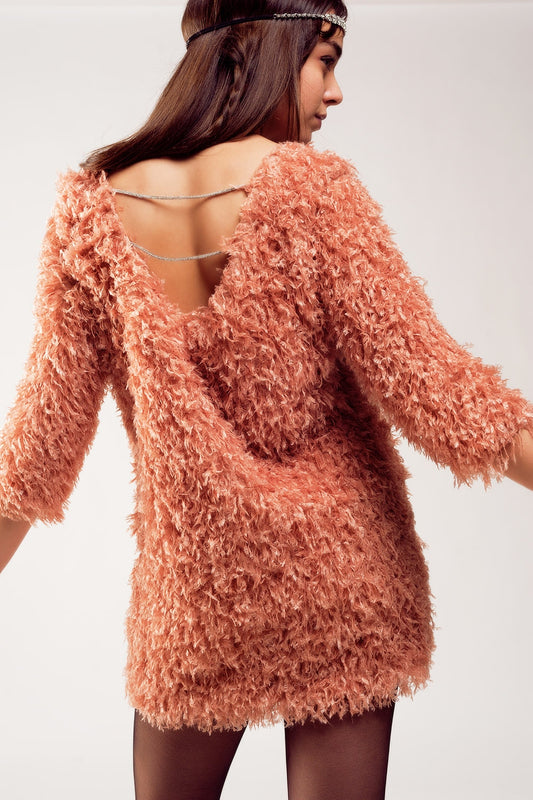 Robe courte à manches trois quart ornée de plumes rose