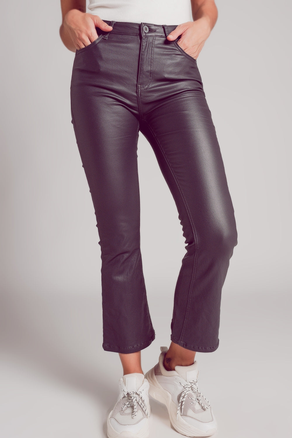 Pantalon évasé en similicuir stretch gris
