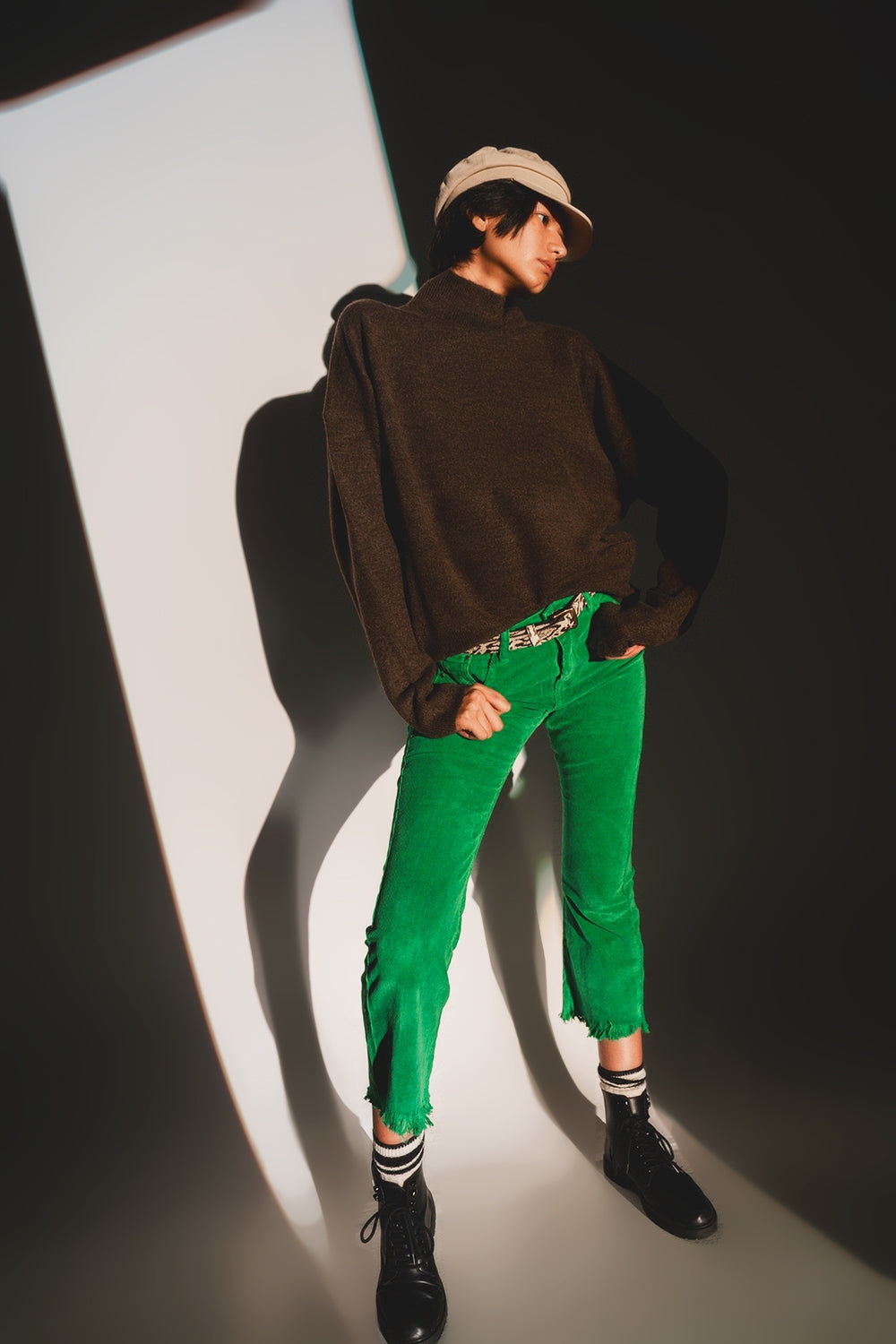 Pantalon évasé en velours côtelé vert foncé
