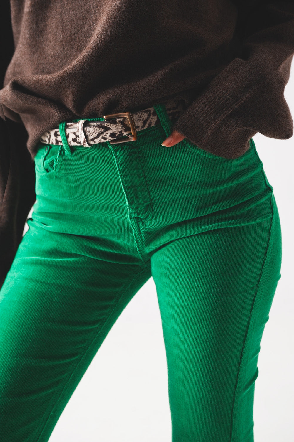Pantalon évasé en velours côtelé vert foncé