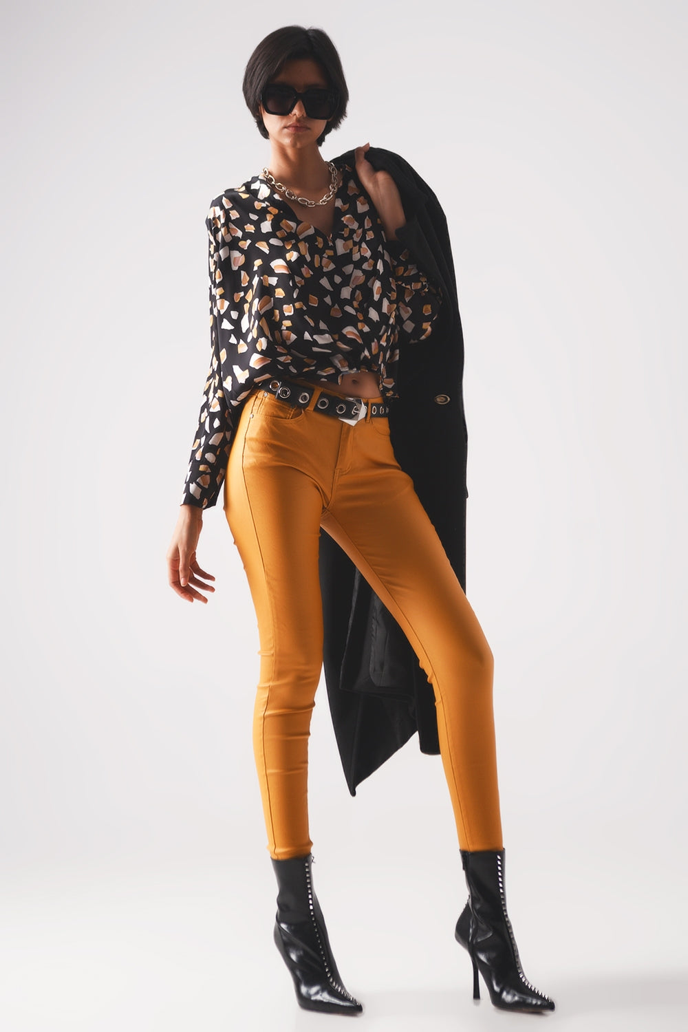 Blouse noire avec imprimé et devant cache cœur