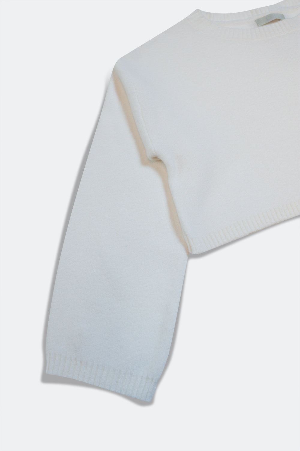 Pull court en maille duveteuse creme
