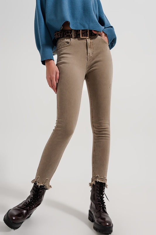 Jean skinny beige avec bords bruts