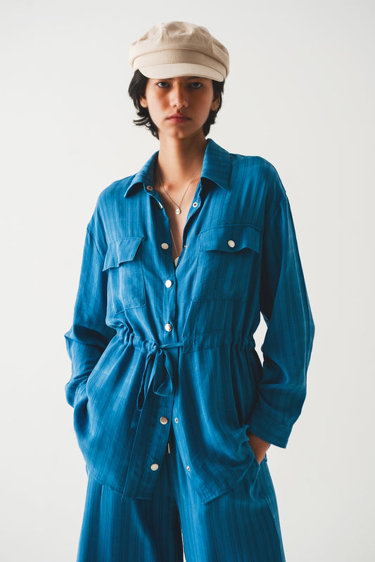 Chemise à manches longues taille nouée en bleu