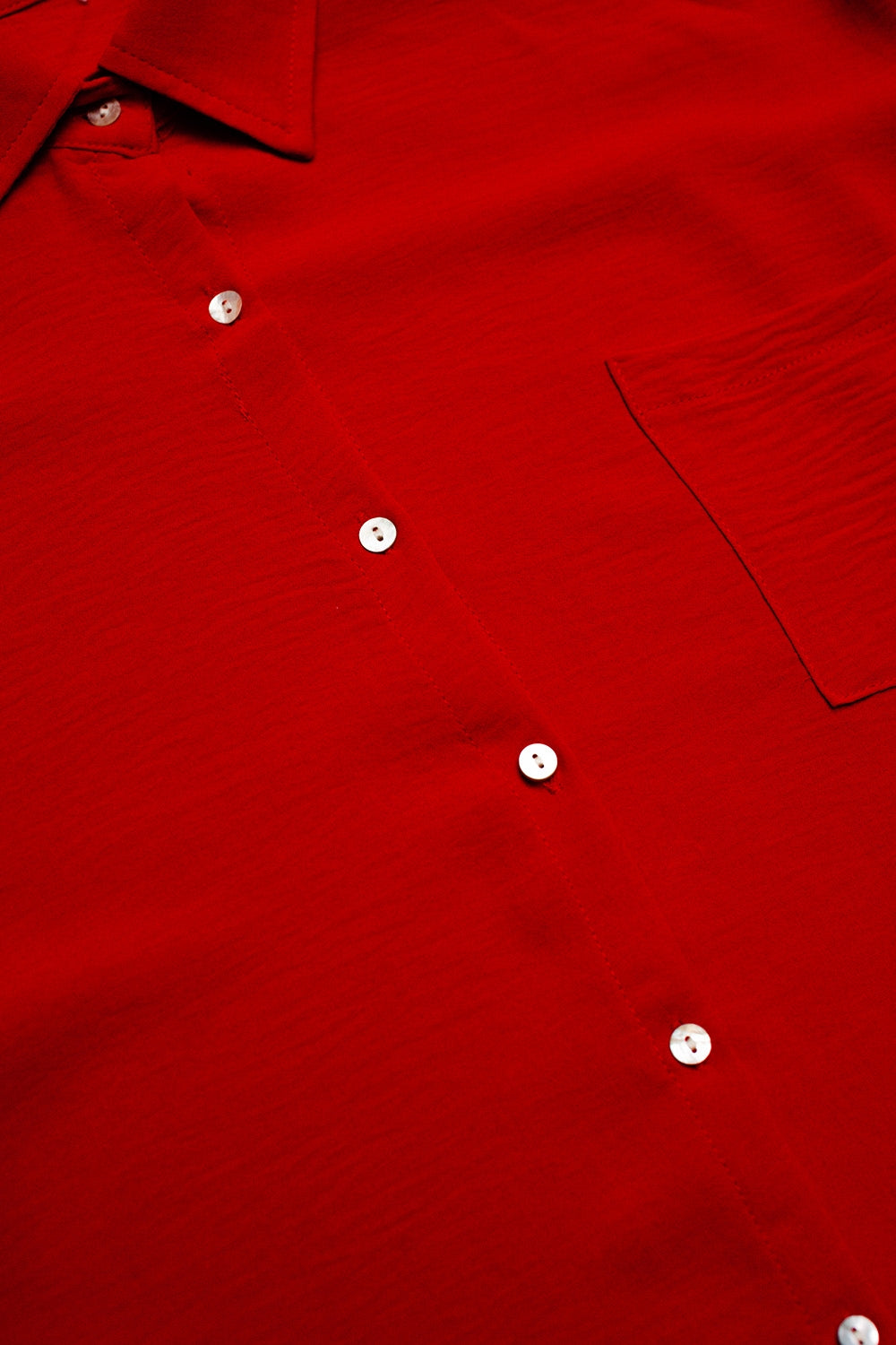 Chemise oversize à poche en rouge
