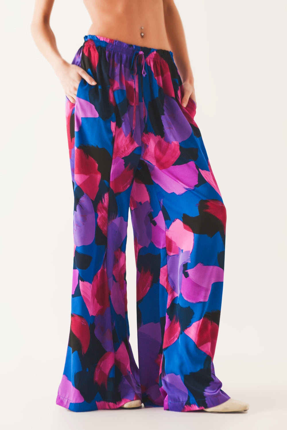 Pantalon large à fleurs violettes
