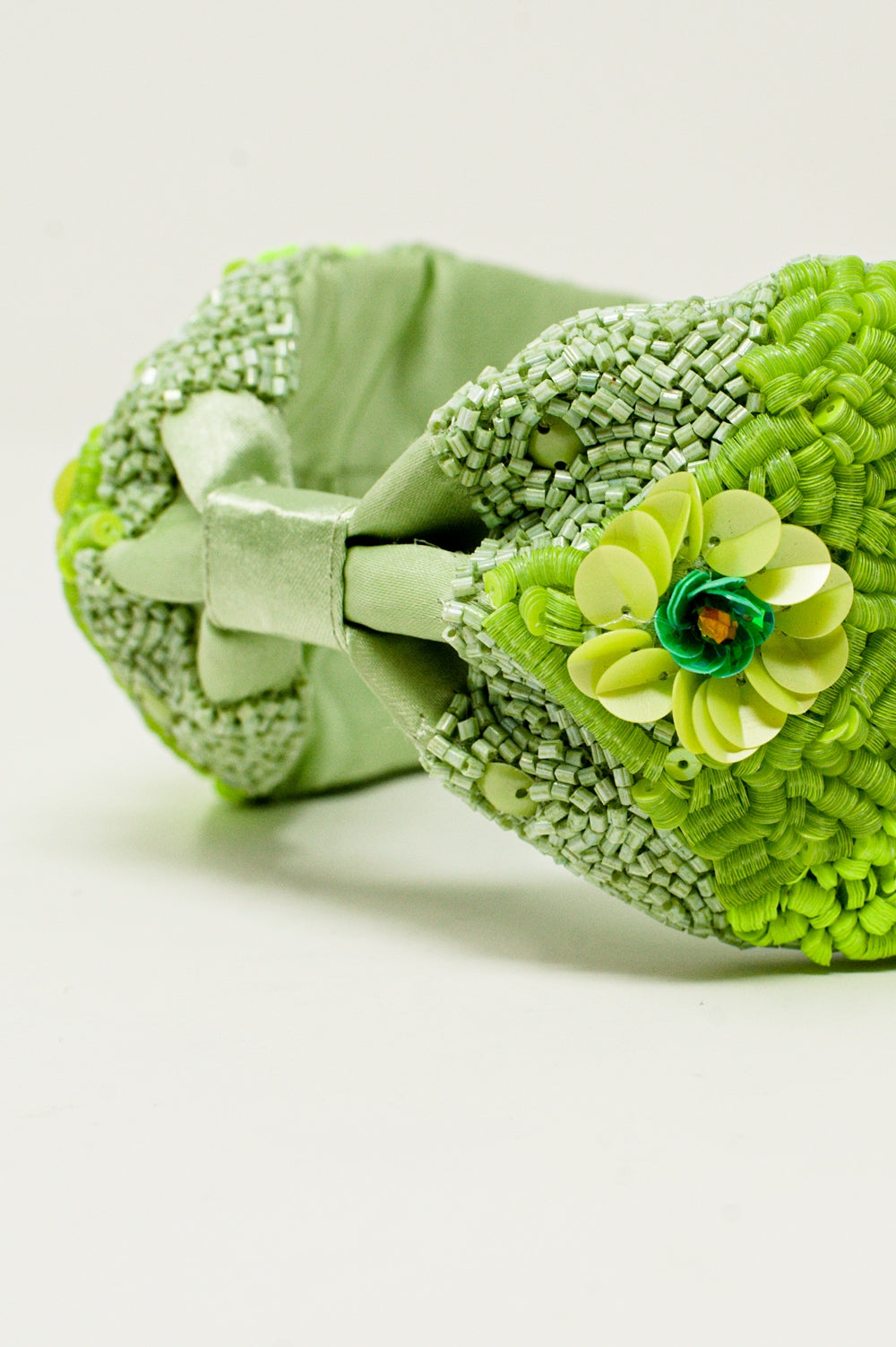 Bandeau épais à fleurs vertes ornées