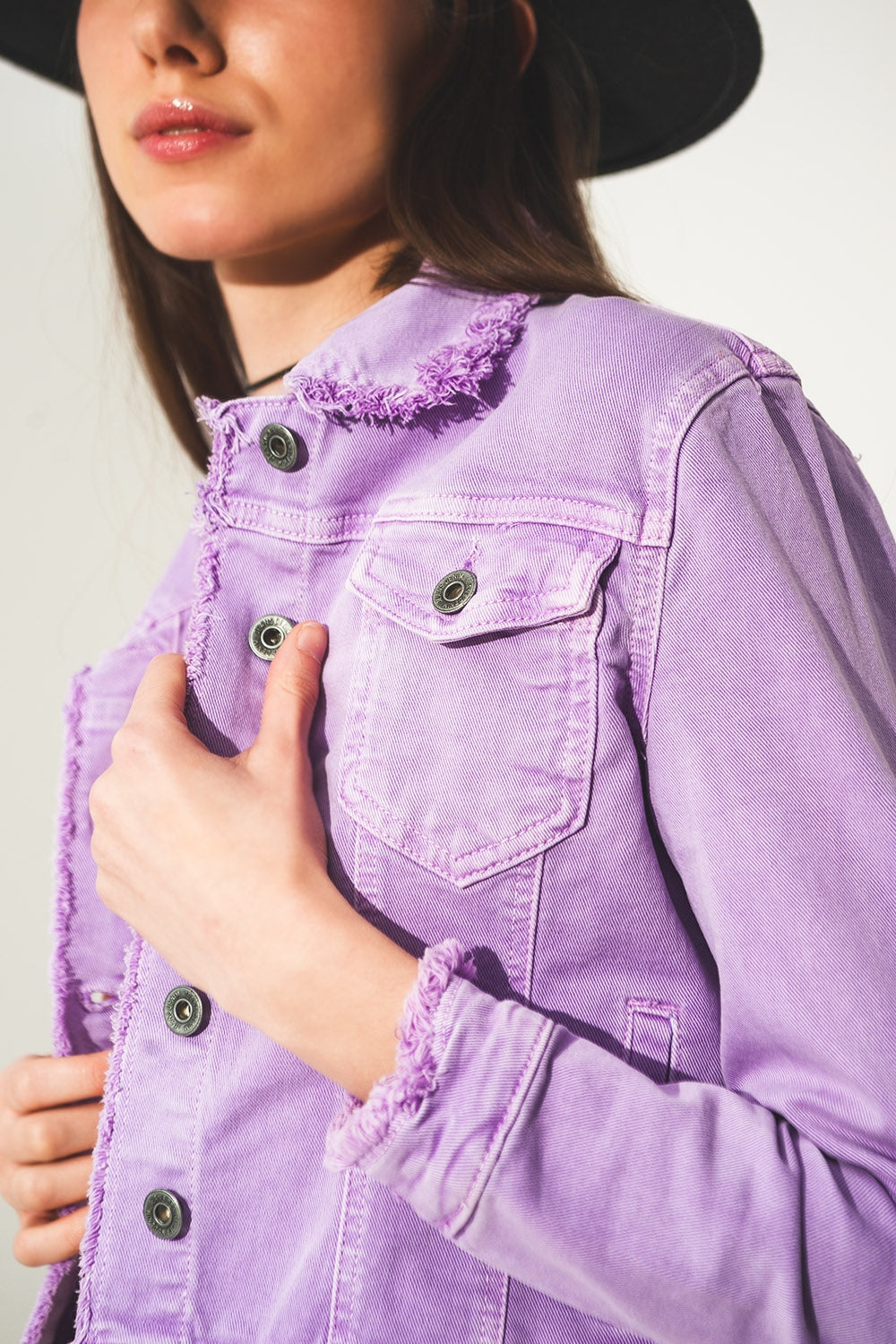 Veste en jean à bords bruts lilas