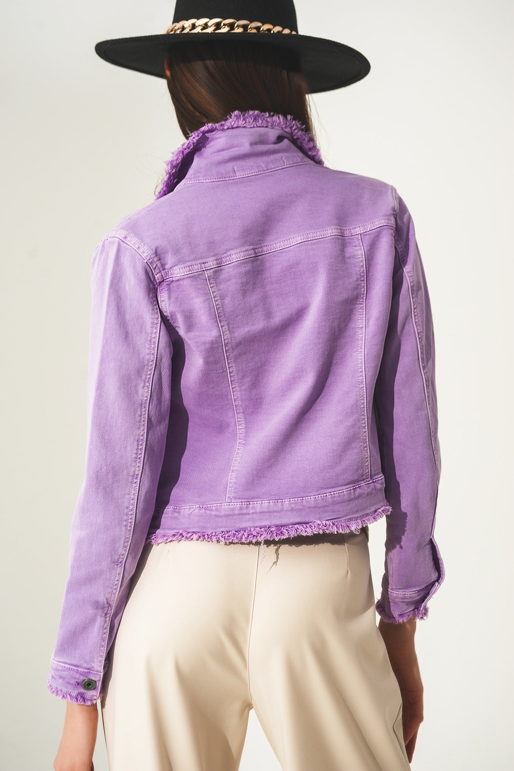 Veste en jean à bords bruts lilas