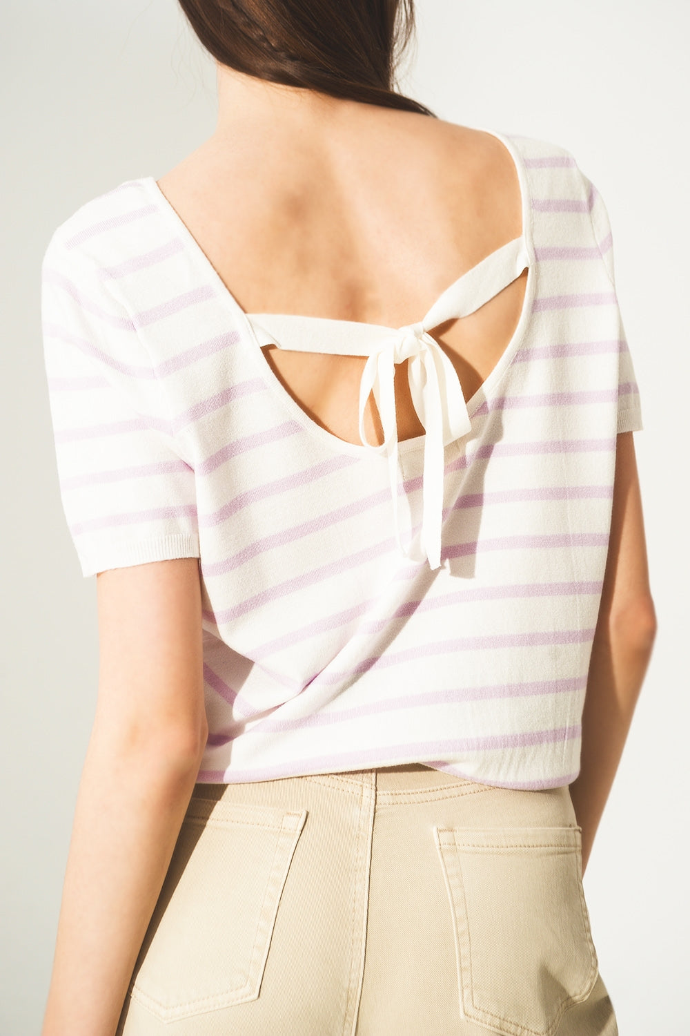 Pull à dos ajouré et laçage lilas