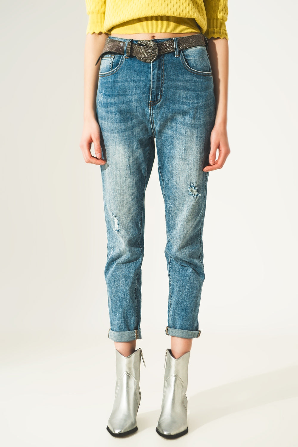 Jeans bleu clair look usé avec coupe droite