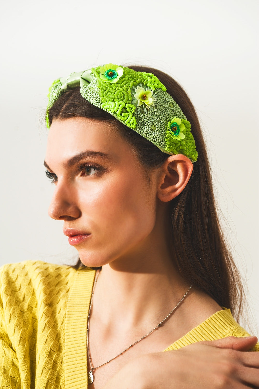 Bandeau épais à fleurs vertes ornées
