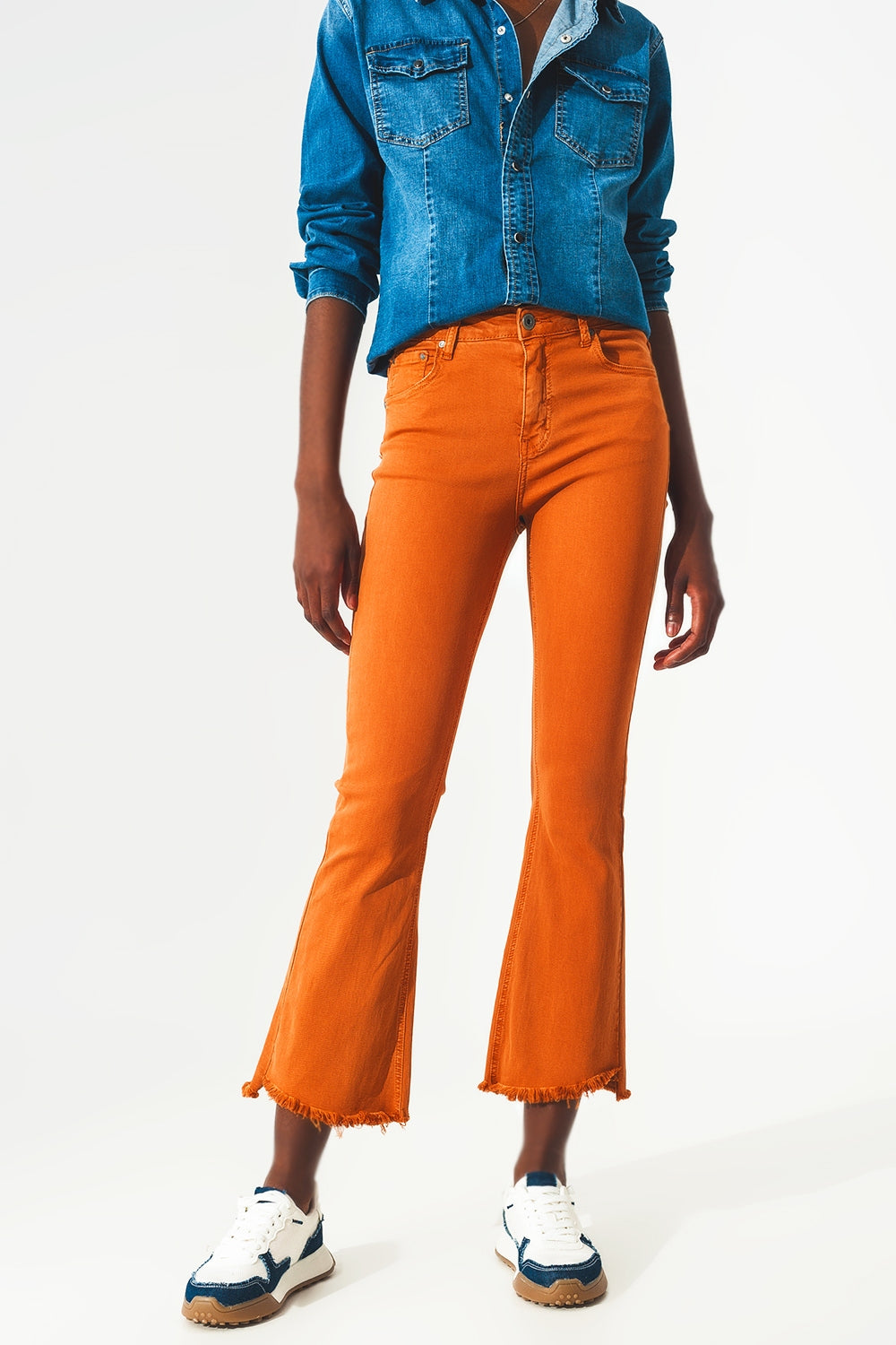 Jean flare avec bord brut en orange