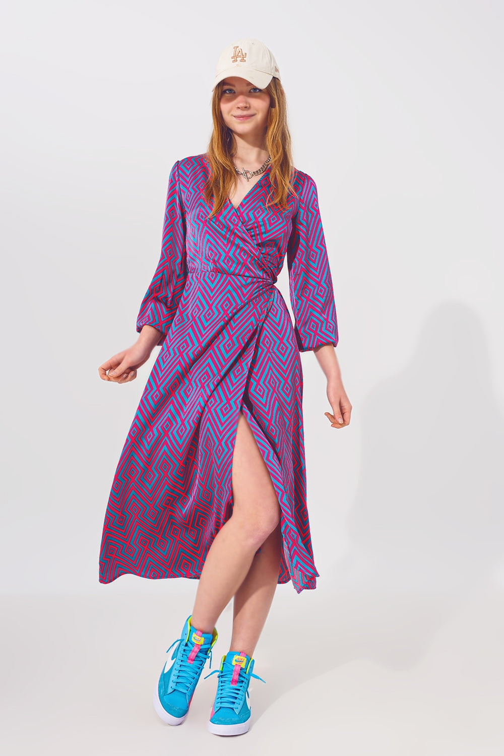 Robe longue enveloppante à manches longues en imprimé géo