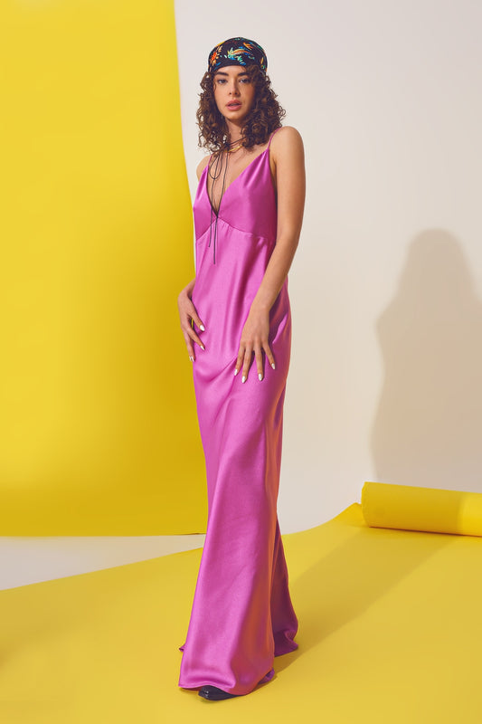 Robe longue en satin avec bretelles spaghetti en fuchsia