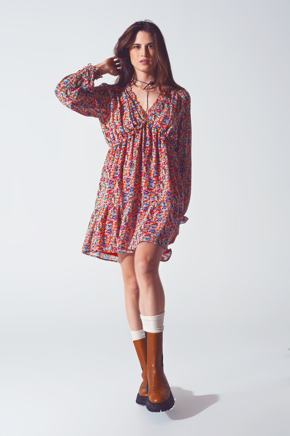 Mini robe fleurie à col en V en multicolore