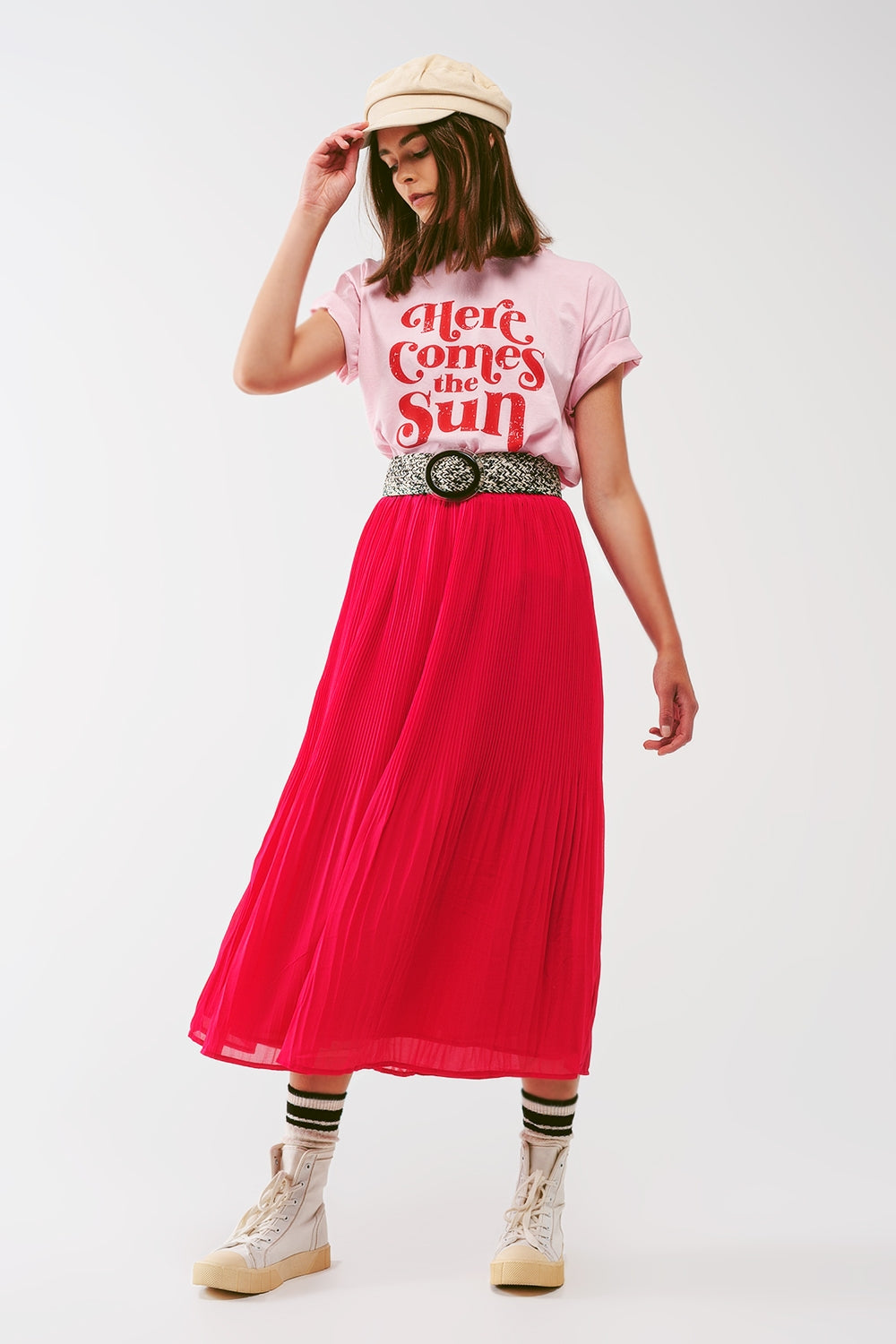 T-shirt avec texte Here Comes The Sun en rose
