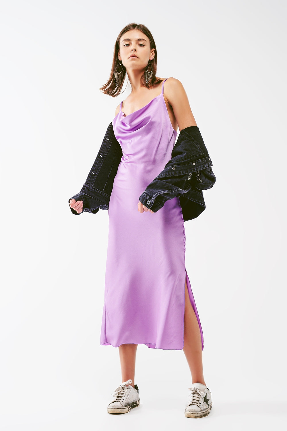 Robe midi en satin avec col drapé en lila