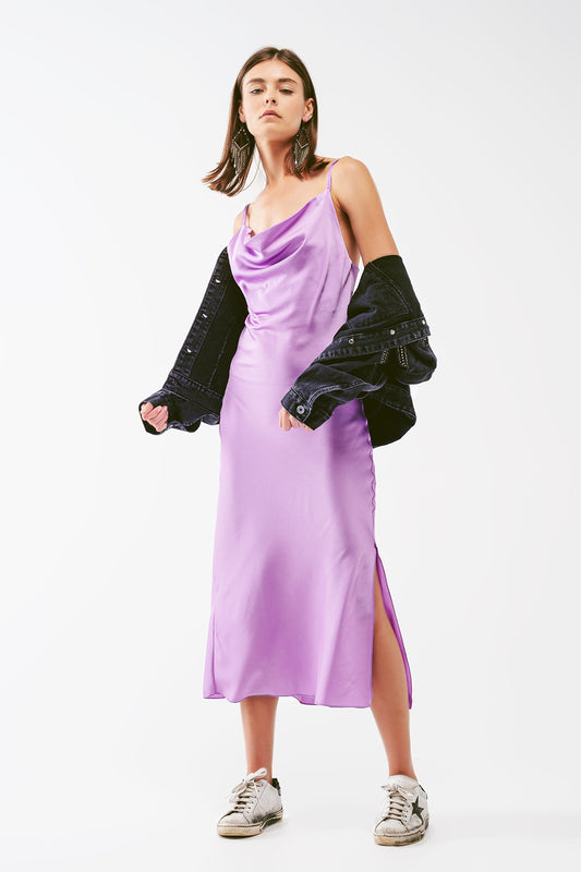 Robe midi en satin avec col drapé en lila