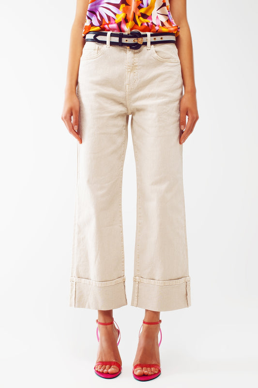 Jean droit avec ourlet coupé en beige