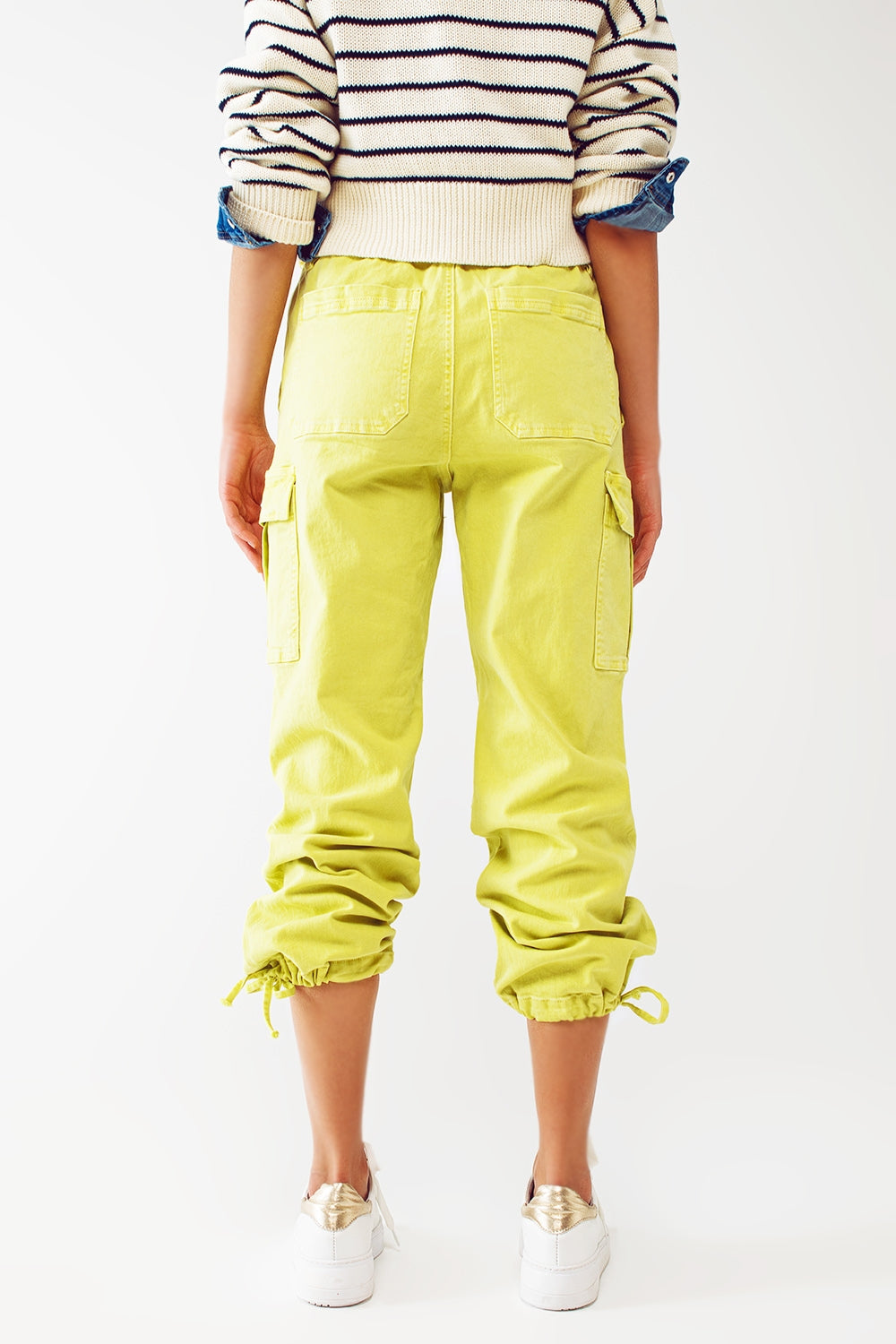 Pantalon cargo avec extrémités à pompons en lime