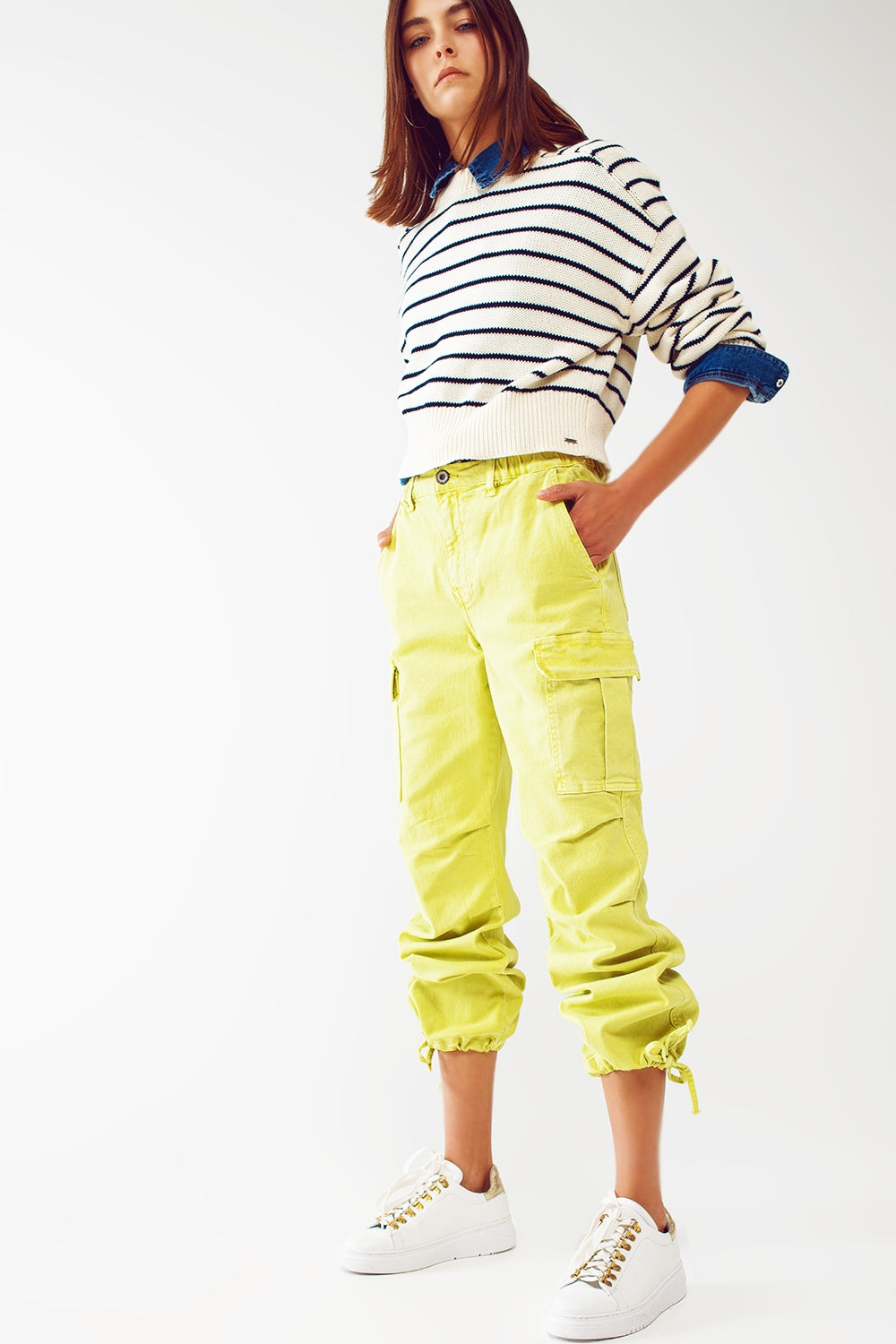 Pantalon cargo avec extrémités à pompons en lime