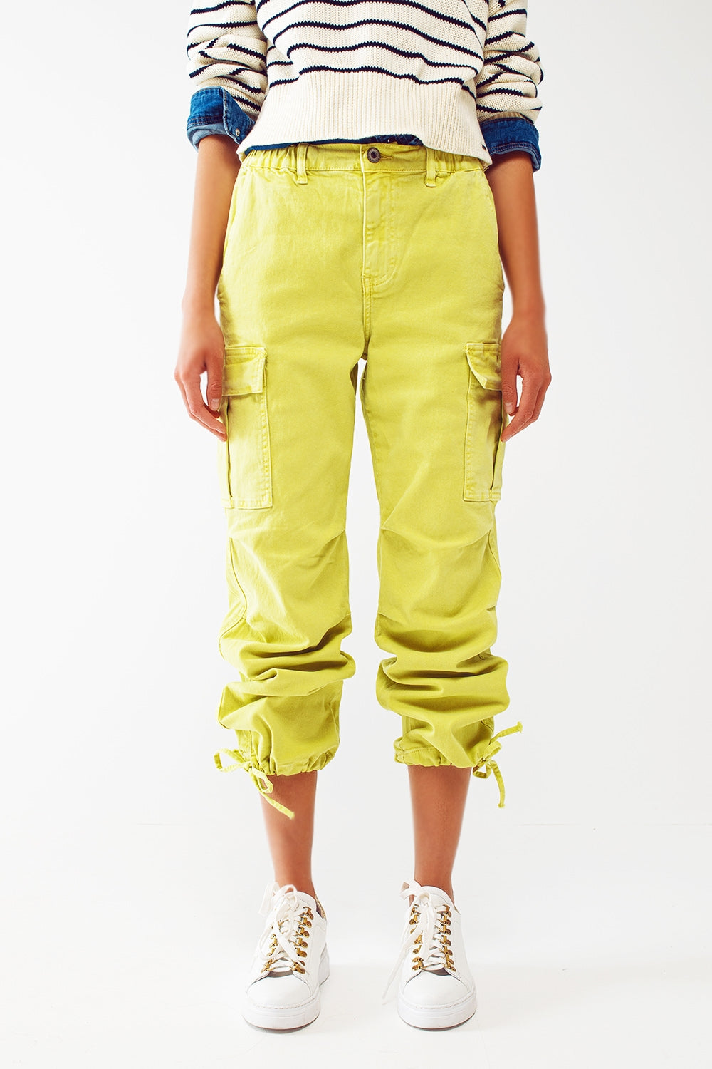 Pantalon cargo avec extrémités à pompons en lime