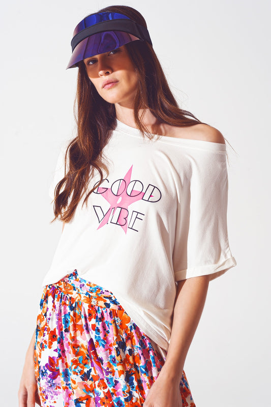 T-shirt à encolure bateau avec texte Good Vibe en blanc et rose