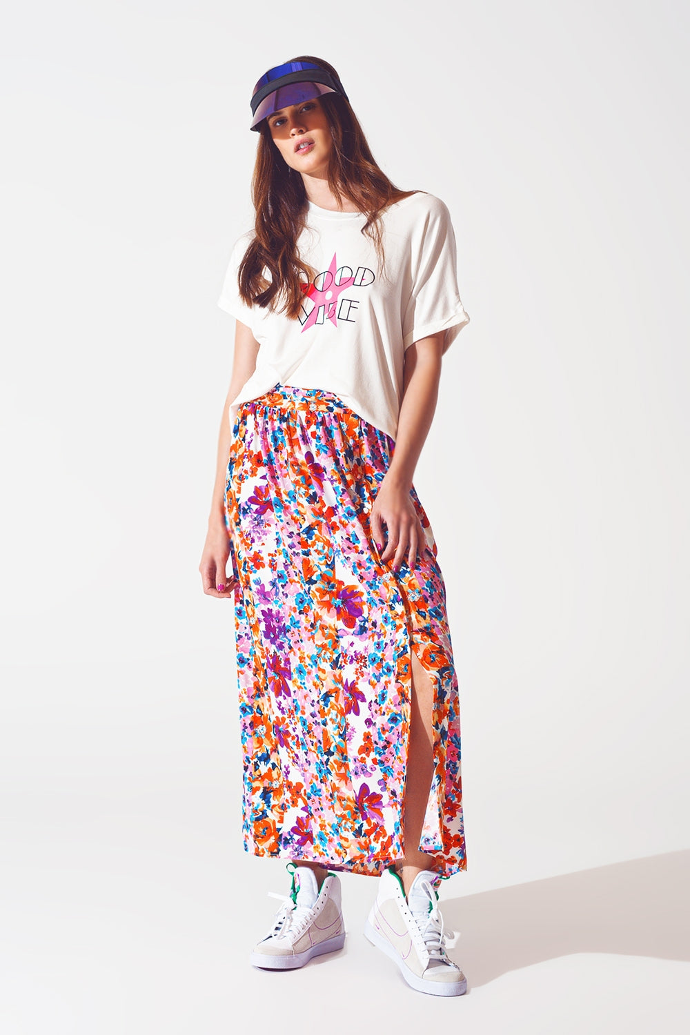 T-shirt à encolure bateau avec texte Good Vibe en blanc et rose