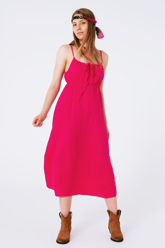 Robe d'été longue fuchsia à bretelles et taille froncée
