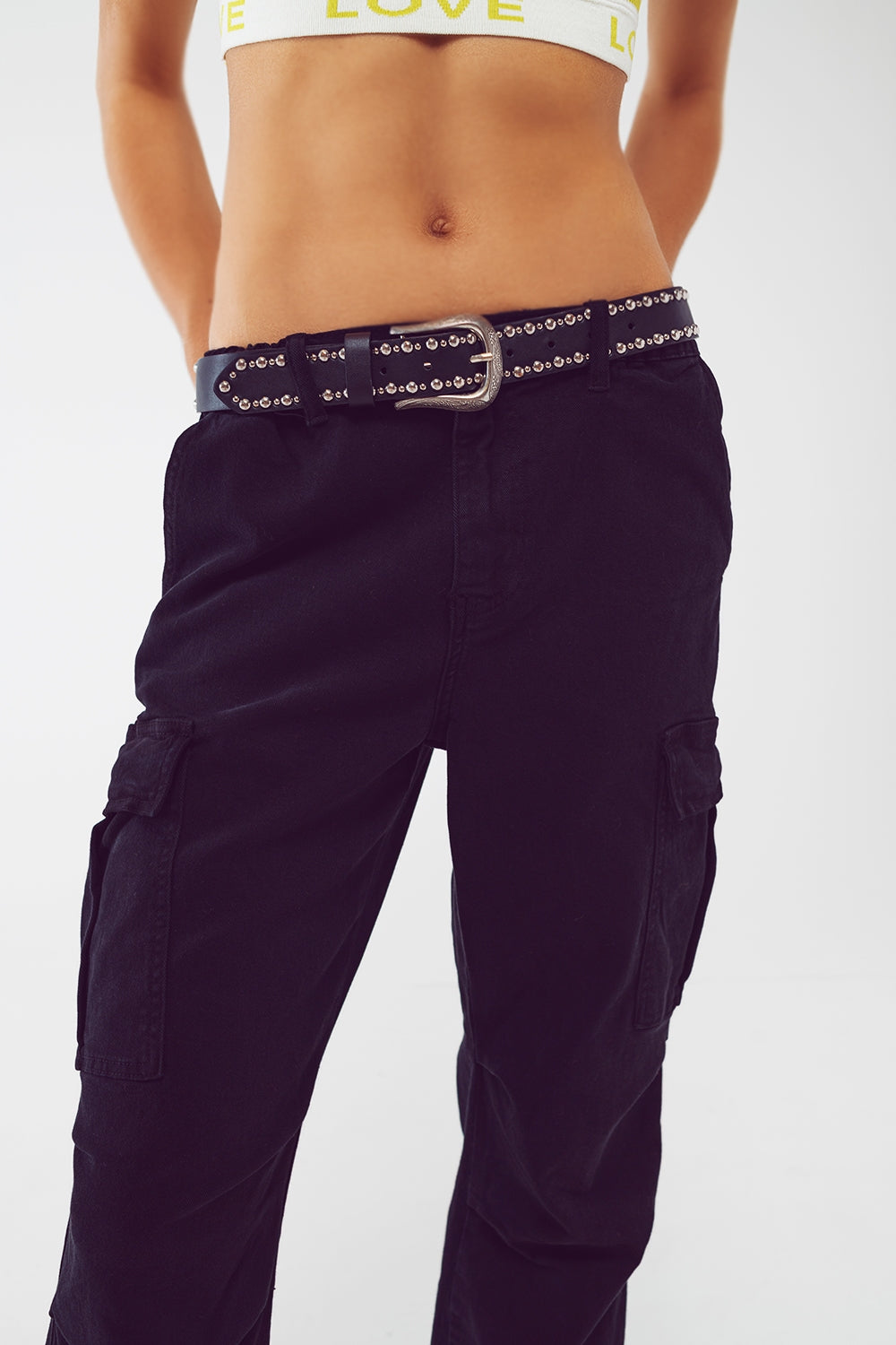 Pantalon cargo avec extrémités à pompons en noir