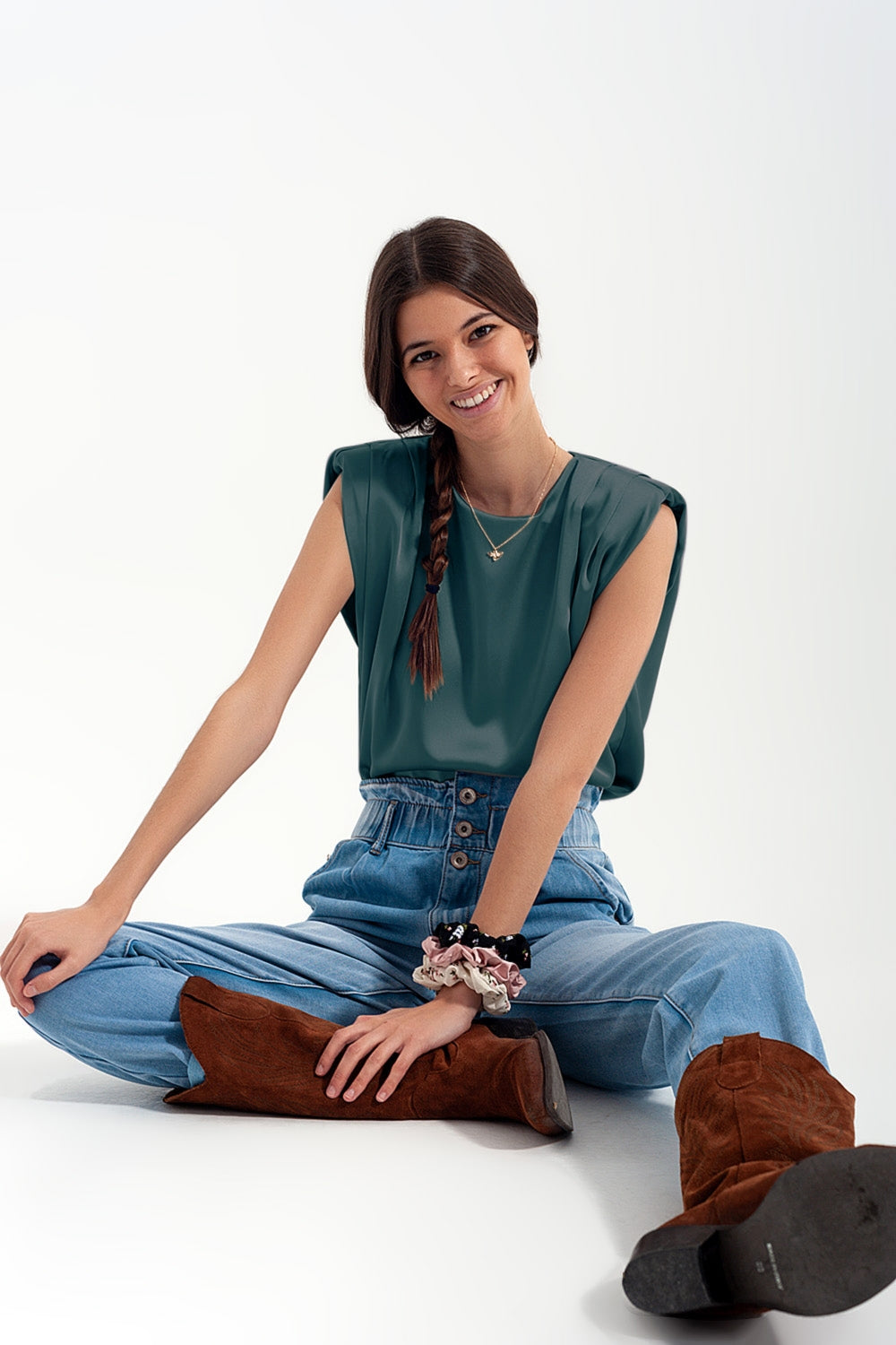 Top sans manches à épaulettes en satin froncé vert