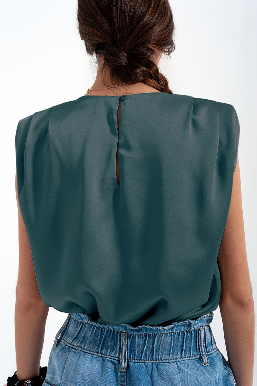 Top sans manches à épaulettes en satin froncé vert