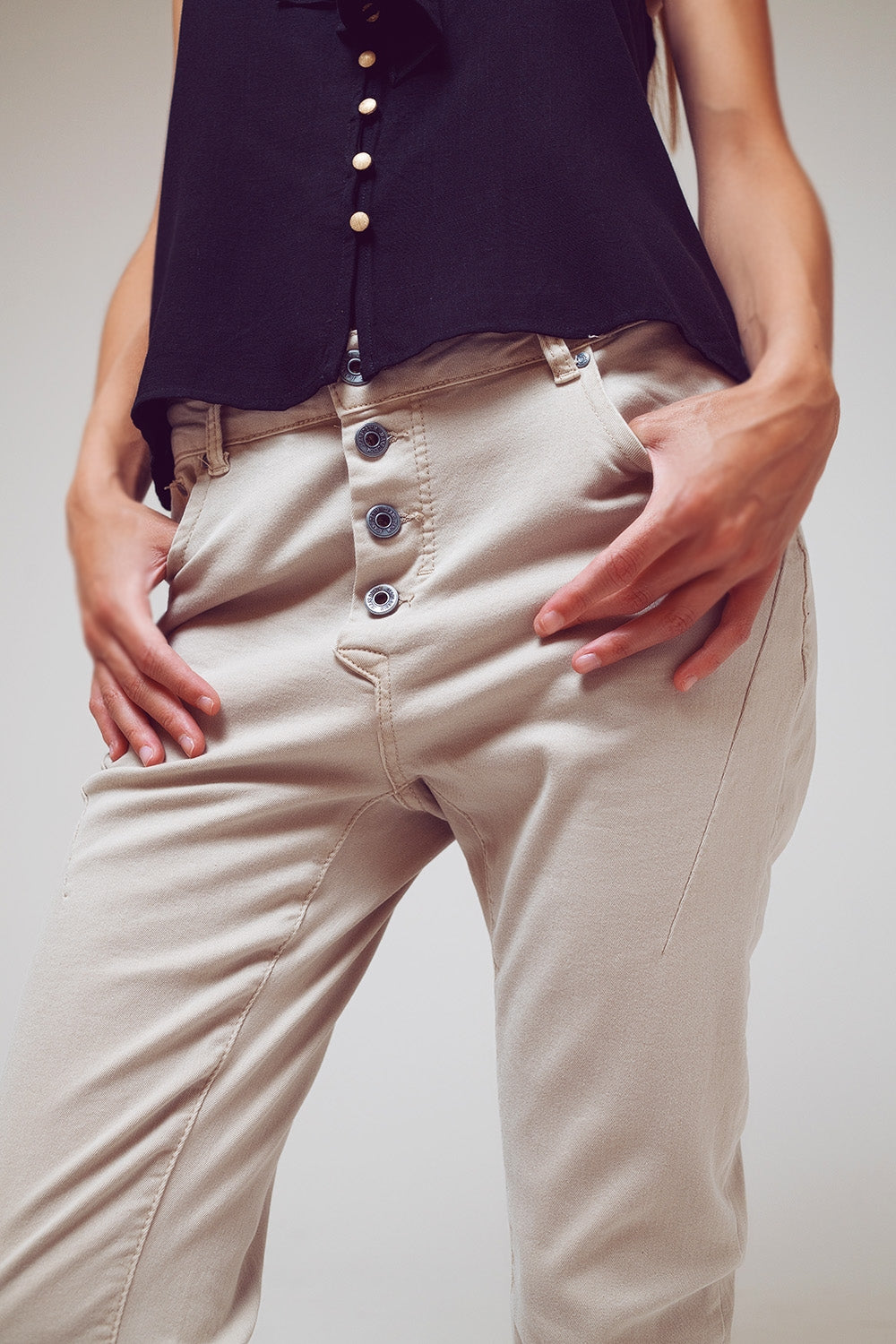Jean skinny avec boutons apparents en beige